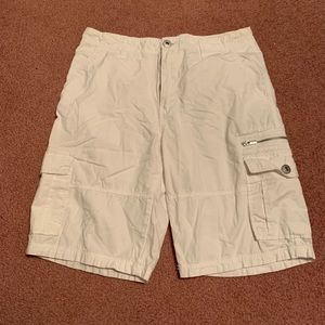 Men’s white cargo shorts 32W